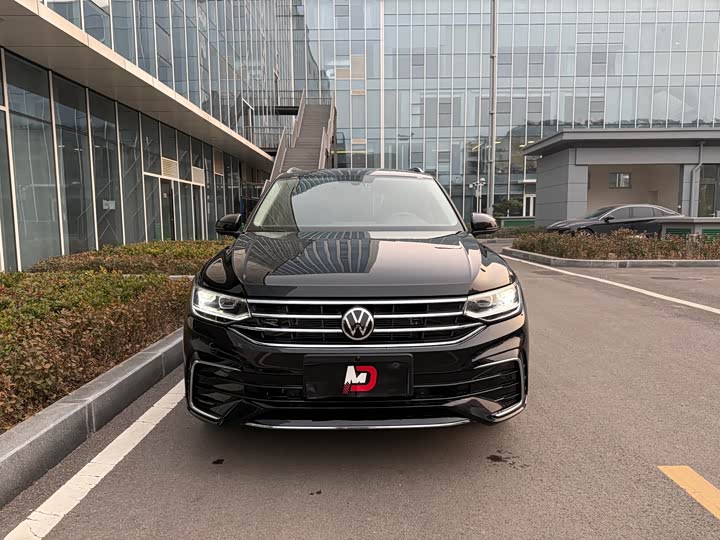 Фото 2 - Volkswagen Tiguan L Pro