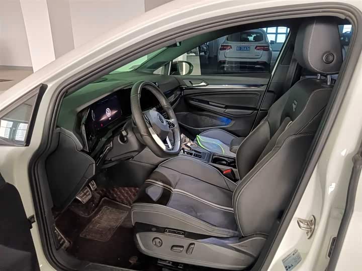 Фото 8 - Volkswagen Golf