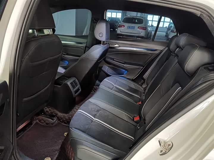 Фото 9 - Volkswagen Golf