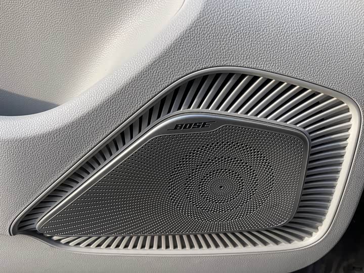 Фото 9 - Roewe iMax 8