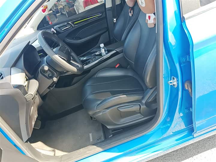 Фото 8 - Roewe i5