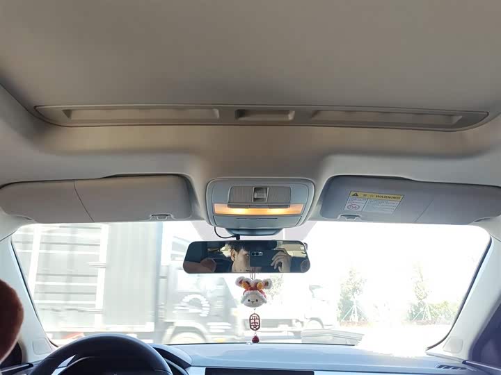 Фото 9 - Roewe i5