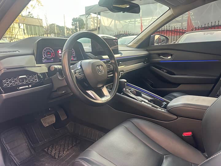 Фото 8 - Honda Accord