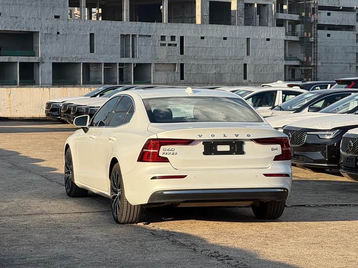 Фото 8 - Volvo S60