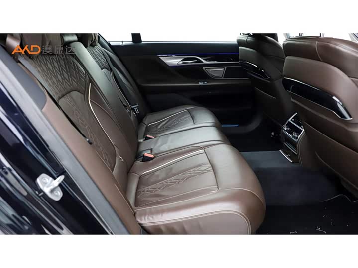 Фото 8 - BMW 7 Series