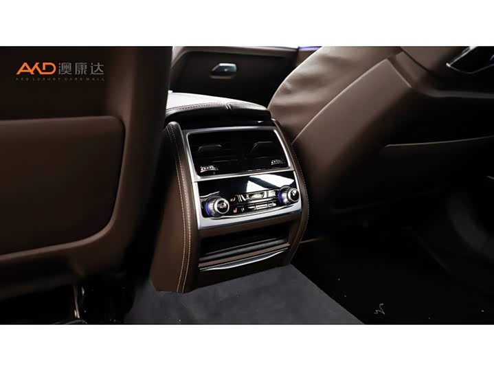 Фото 9 - BMW 7 Series