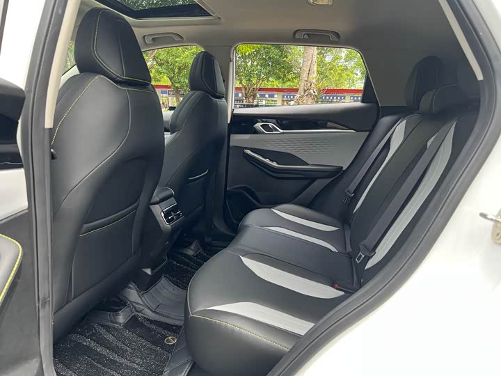 Фото 9 - Geely Coolray