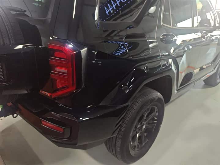 Фото 3 - Tank 400 Hybrid