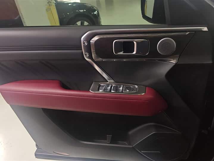 Фото 7 - Tank 400 Hybrid