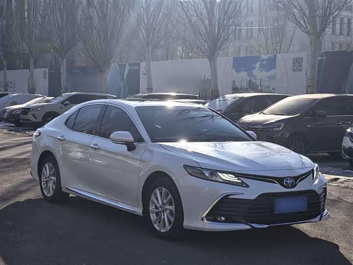 Фото 8 - Toyota Camry