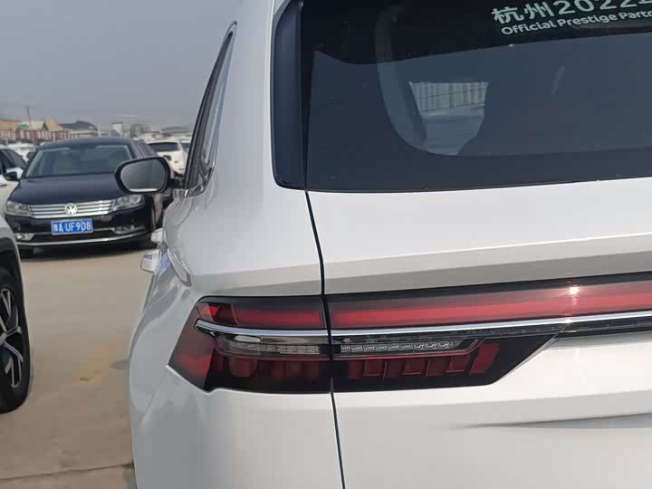 Фото 6 - Geely Monjaro