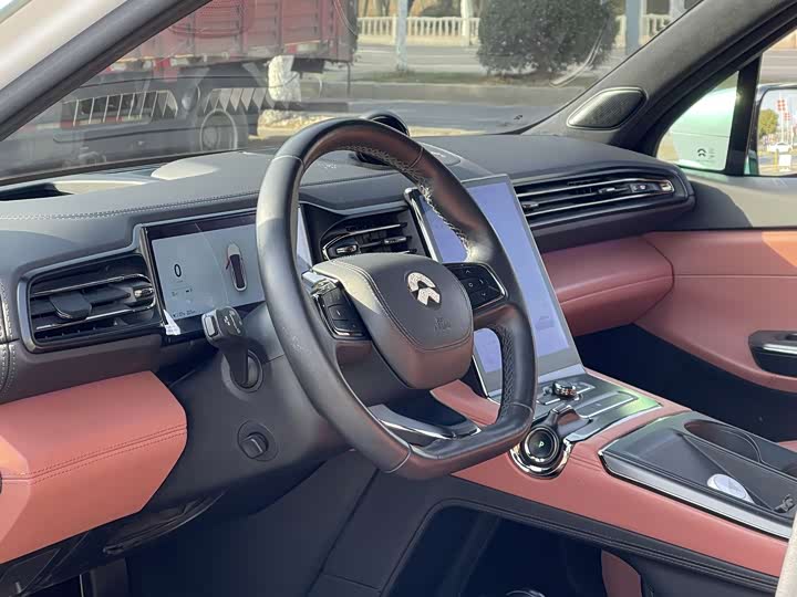 Фото 8 - Nio EC6