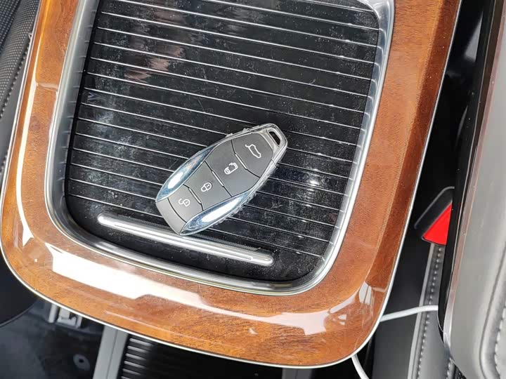 Фото 9 - Hongqi HQ9 Hybrid