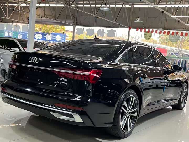 Фото 9 - Audi A6L