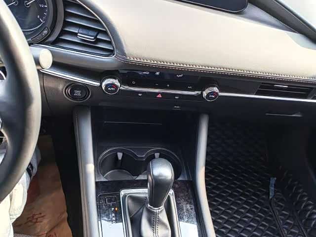 Фото 9 - Mazda 3 (Axela)