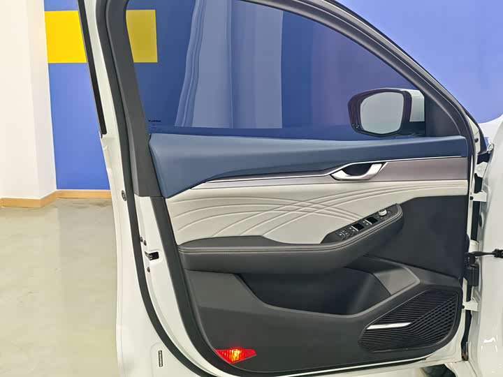 Фото 7 - Geely Preface