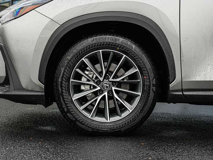 Фото 8 - Lexus NX