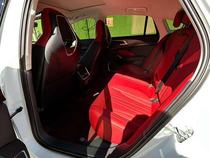 Фото 5 - Hongqi H6