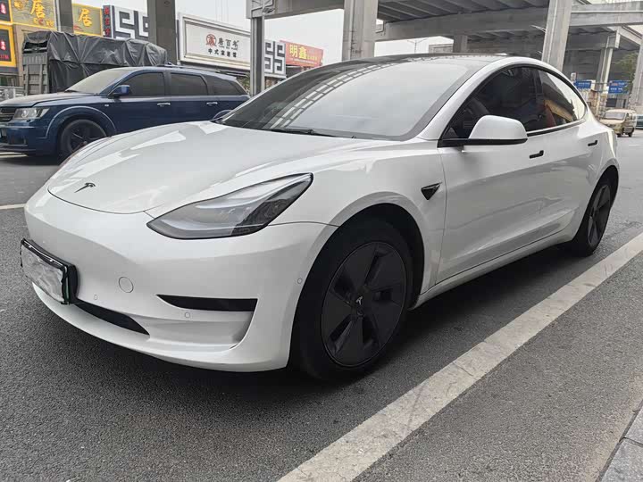 Фото 1 - Tesla Model 3