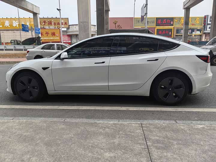 Фото 6 - Tesla Model 3