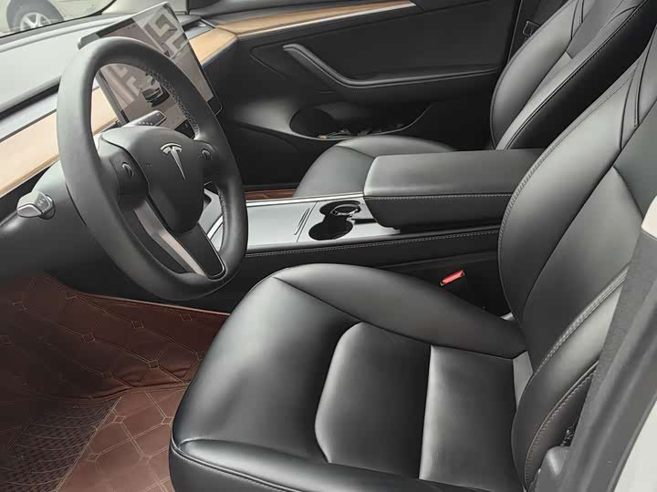 Фото 9 - Tesla Model 3