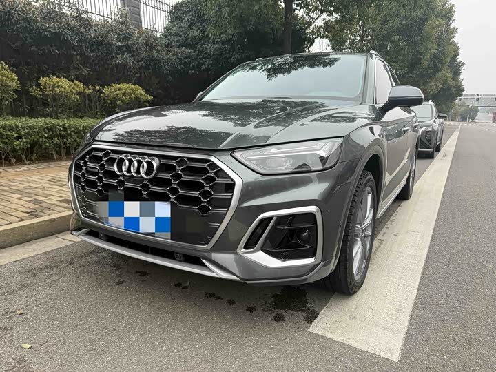 Фото 1 - Audi Q5L