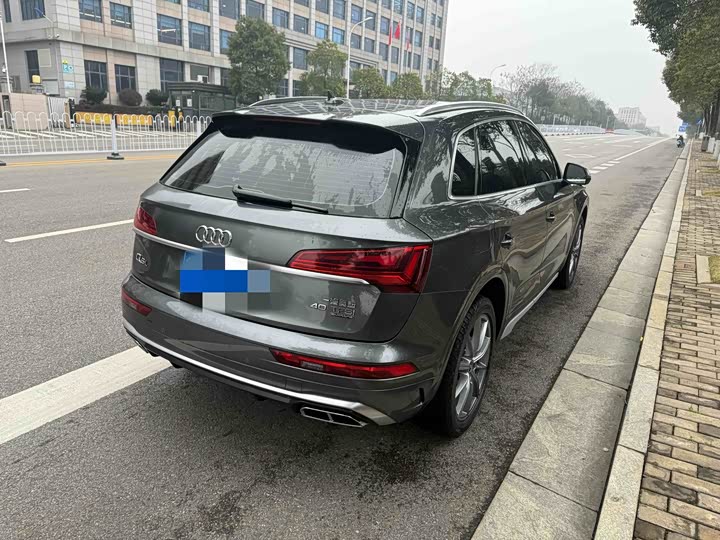 Фото 2 - Audi Q5L