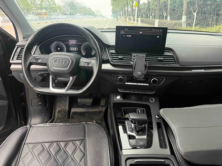 Фото 6 - Audi Q5L