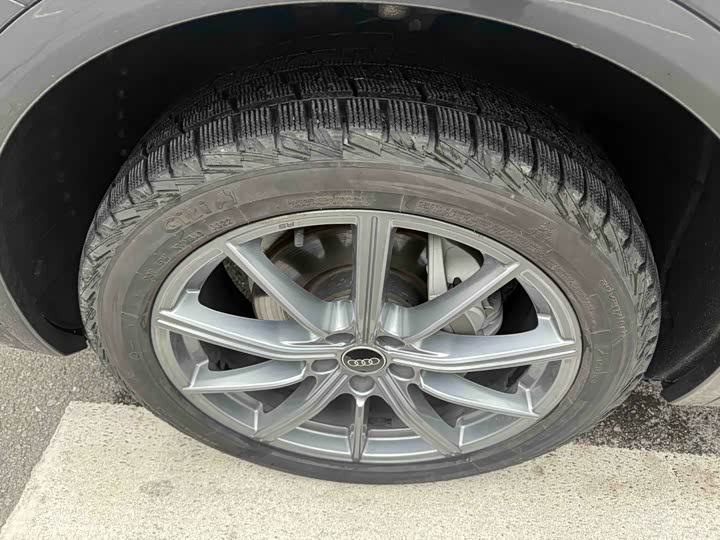 Фото 8 - Audi Q5L