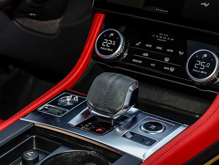 Фото 7 - Jaguar F-Pace