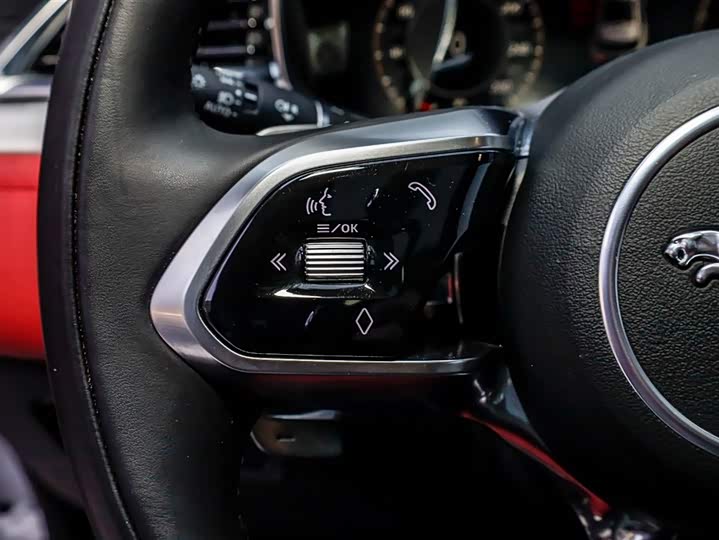 Фото 8 - Jaguar F-Pace