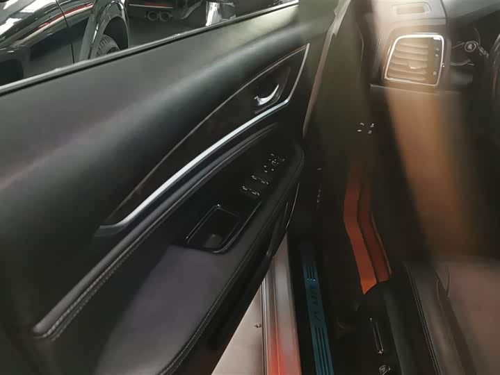 Фото 7 - Honda UR-V