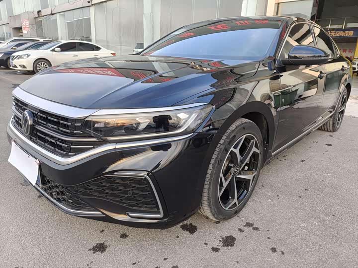 Фото 1 - Volkswagen Passat