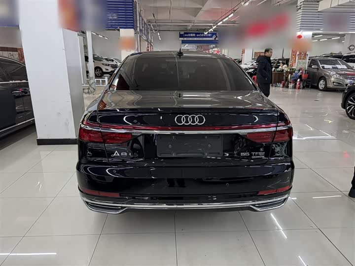 Фото 7 - Audi A8