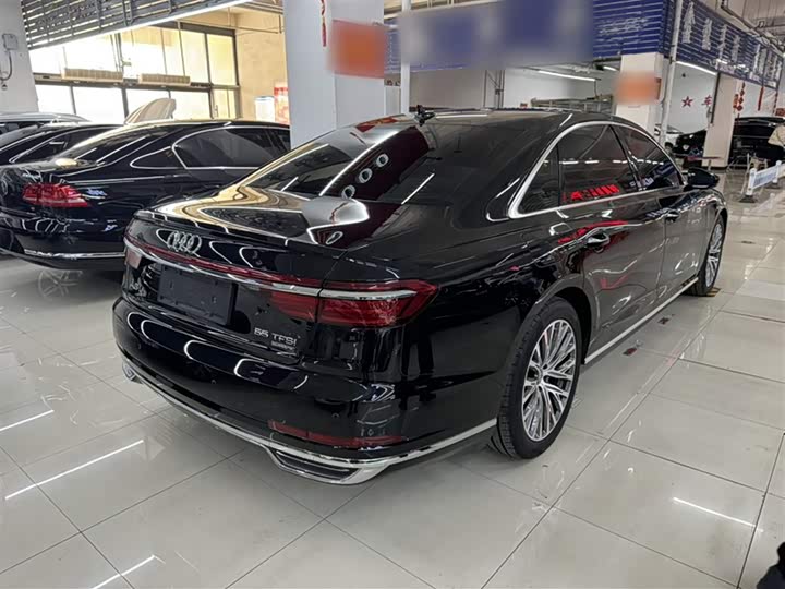 Фото 8 - Audi A8