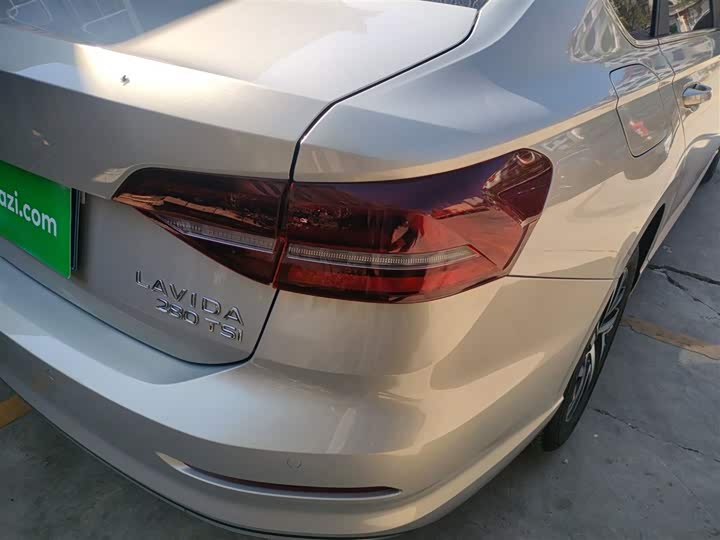 Фото 8 - Volkswagen Lavida