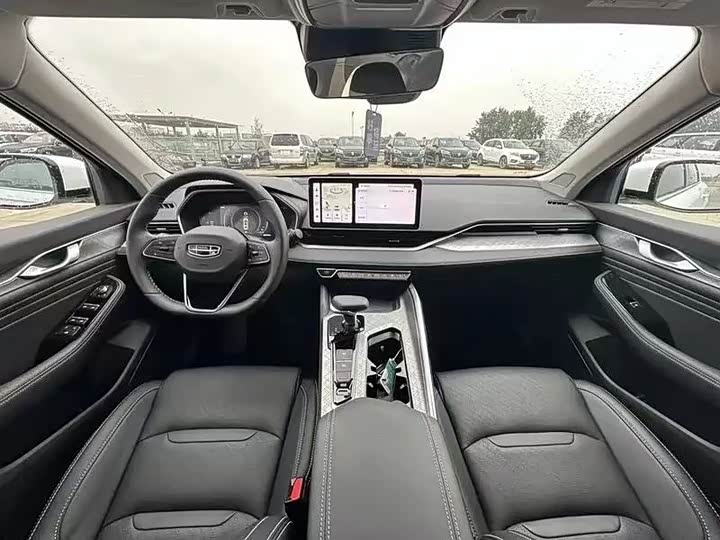 Фото 4 - Geely Preface