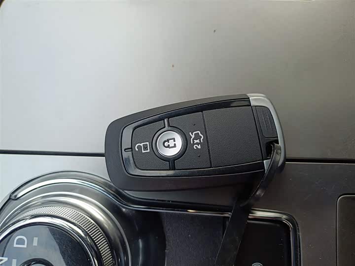 Фото 9 - Ford Mondeo