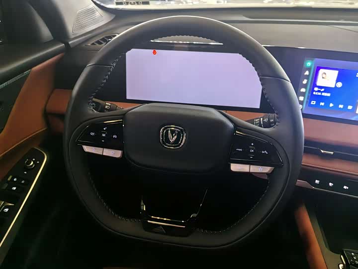 Фото 9 - Changan CS75 Plus