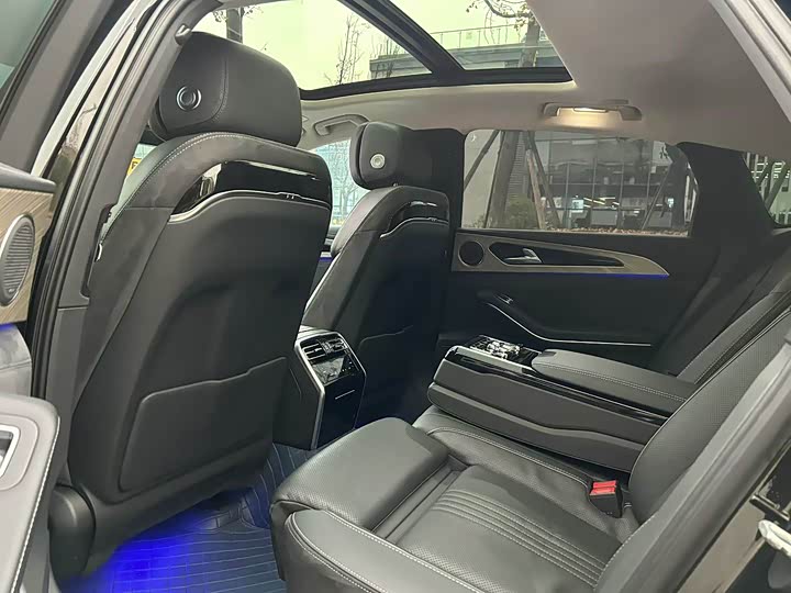 Фото 6 - Hongqi H9