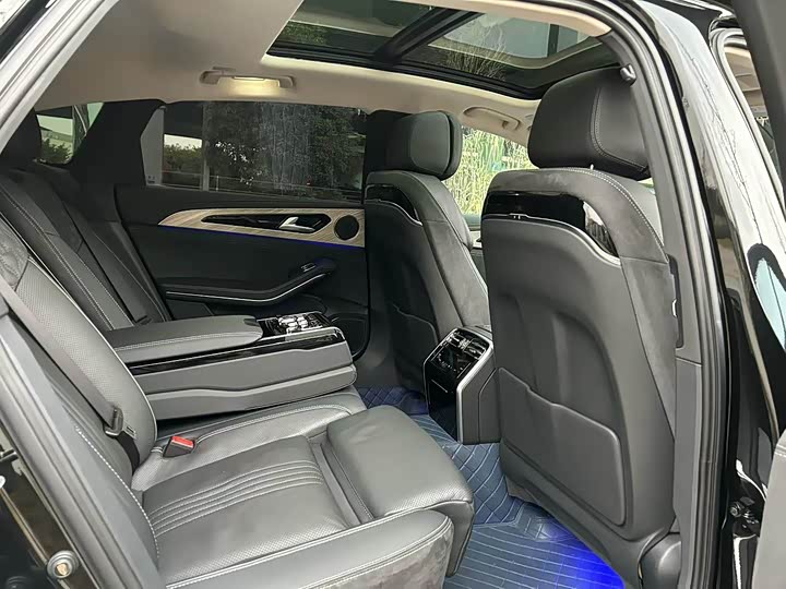 Фото 7 - Hongqi H9