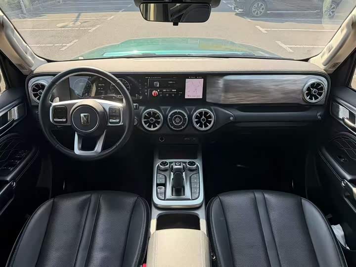 Фото 4 - Tank 300