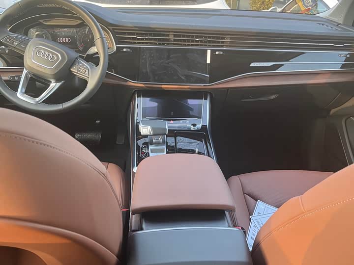 Фото 9 - Audi Q7