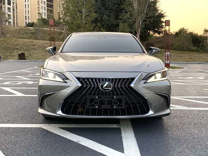 Фото 2 - Lexus ES
