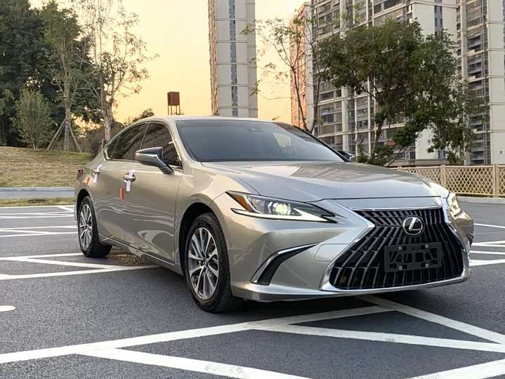 Фото 3 - Lexus ES