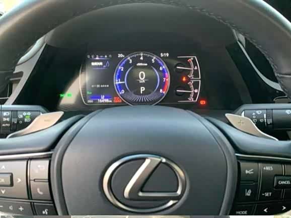Фото 8 - Lexus ES