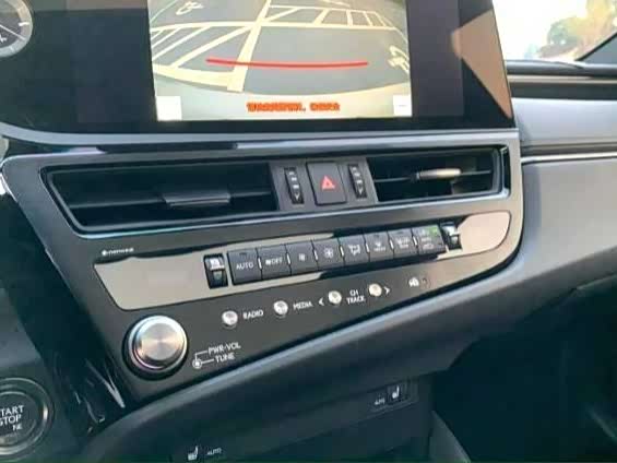 Фото 9 - Lexus ES