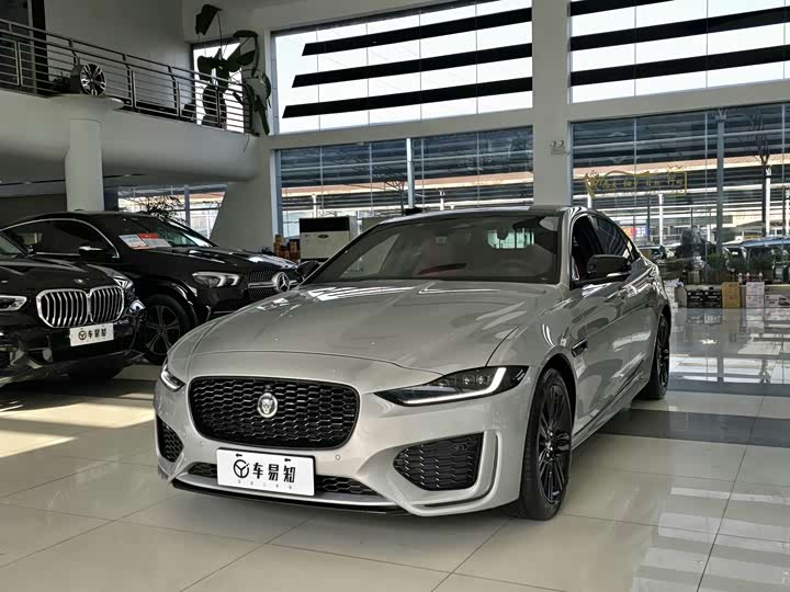 Фото 1 - Jaguar XE L