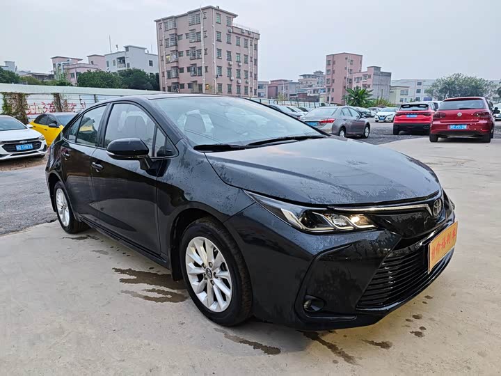 Фото 2 - Toyota Corolla