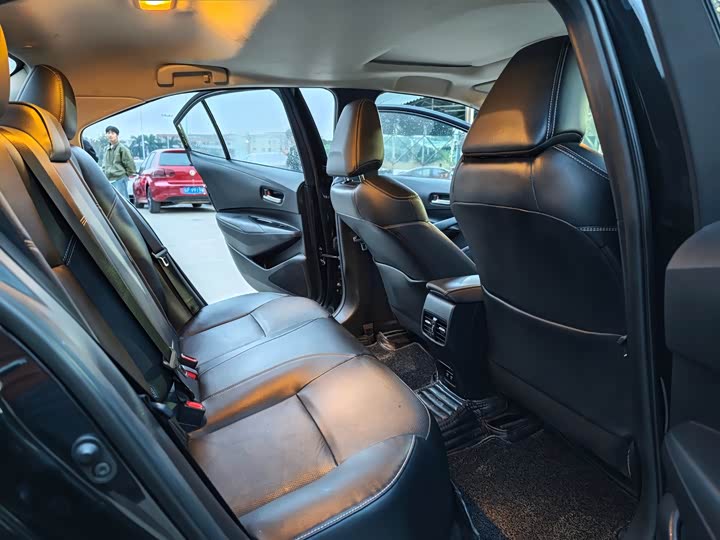 Фото 8 - Toyota Corolla